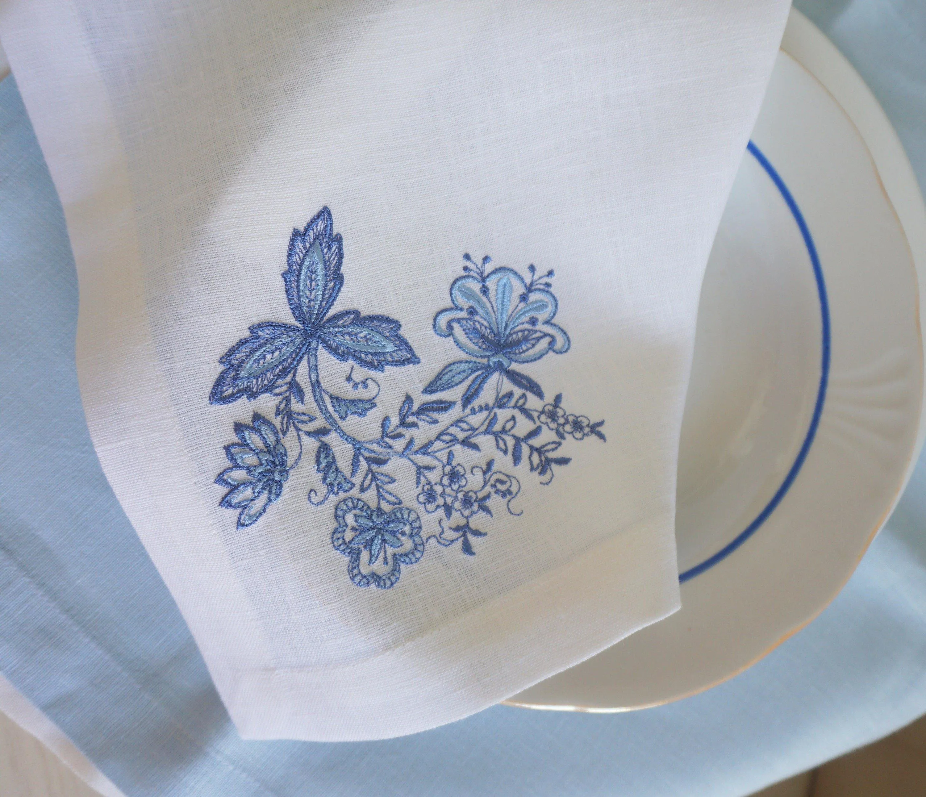 #091 | Floral monogram | Linen napkins