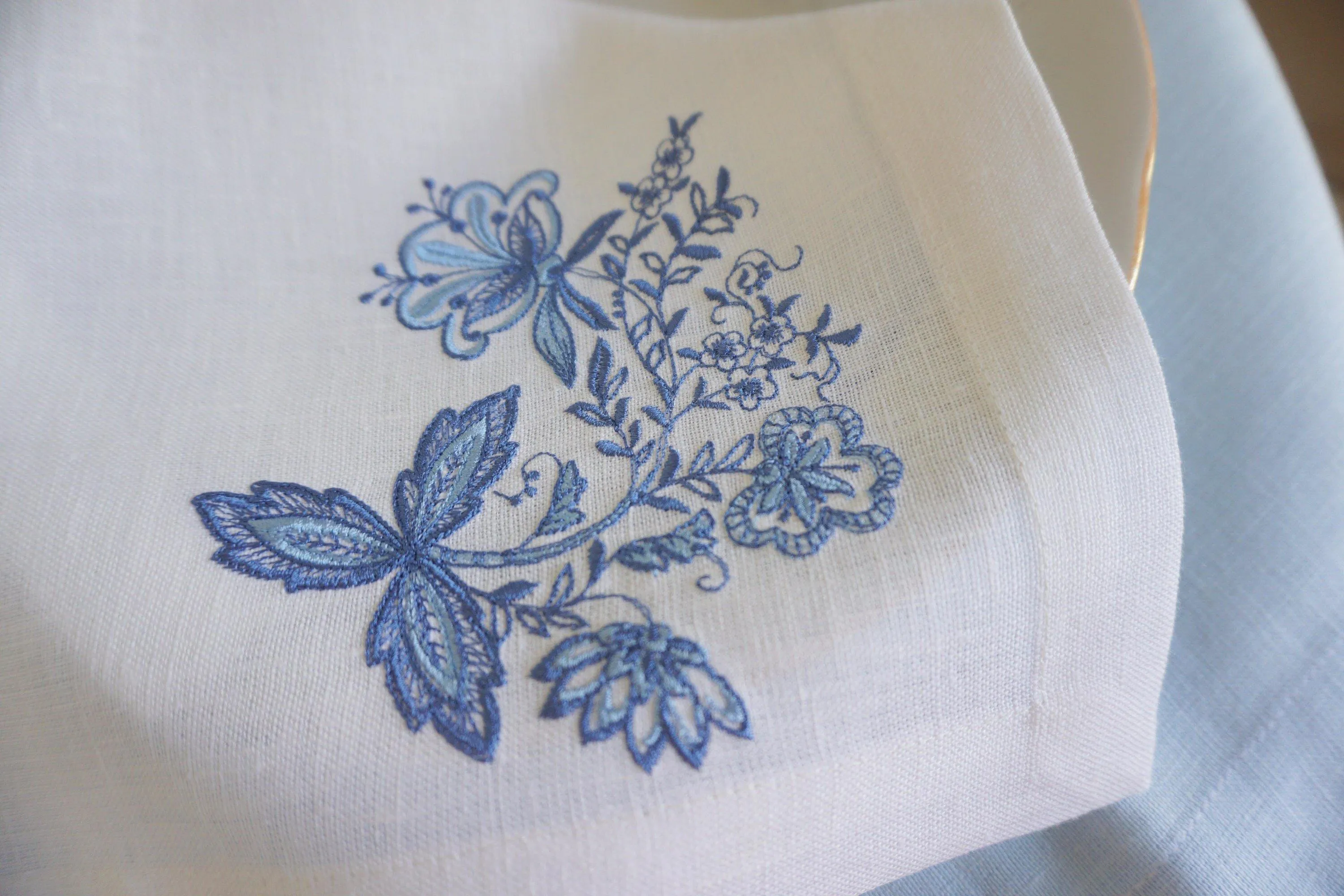 #091 | Floral monogram | Linen napkins