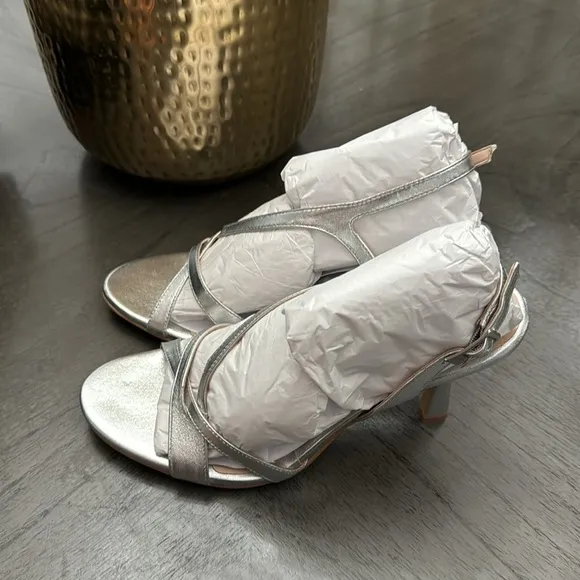 27 EDIT NATURALIZER Vanity Dress Sandal In Silver