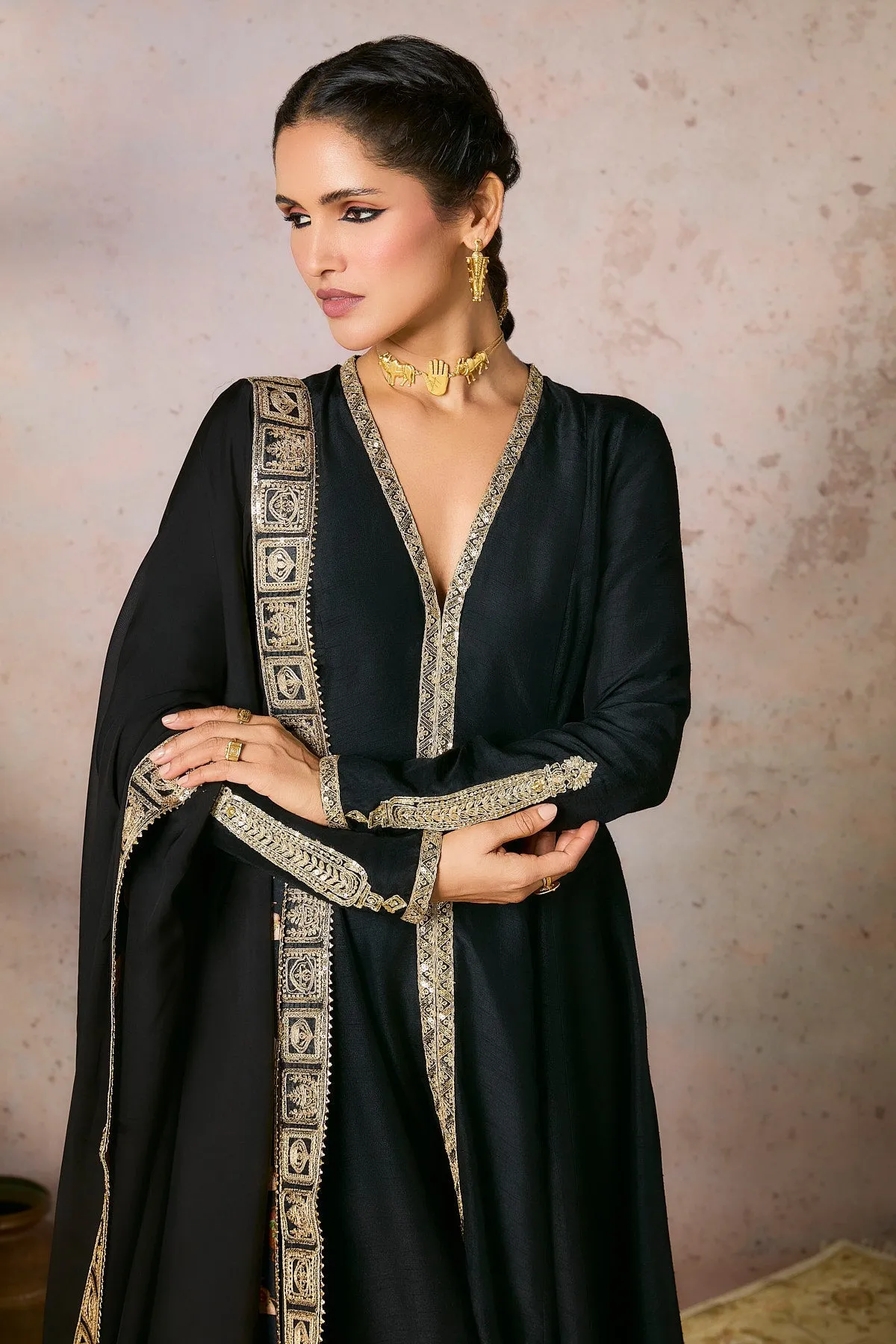 Black Whispering Lily Set