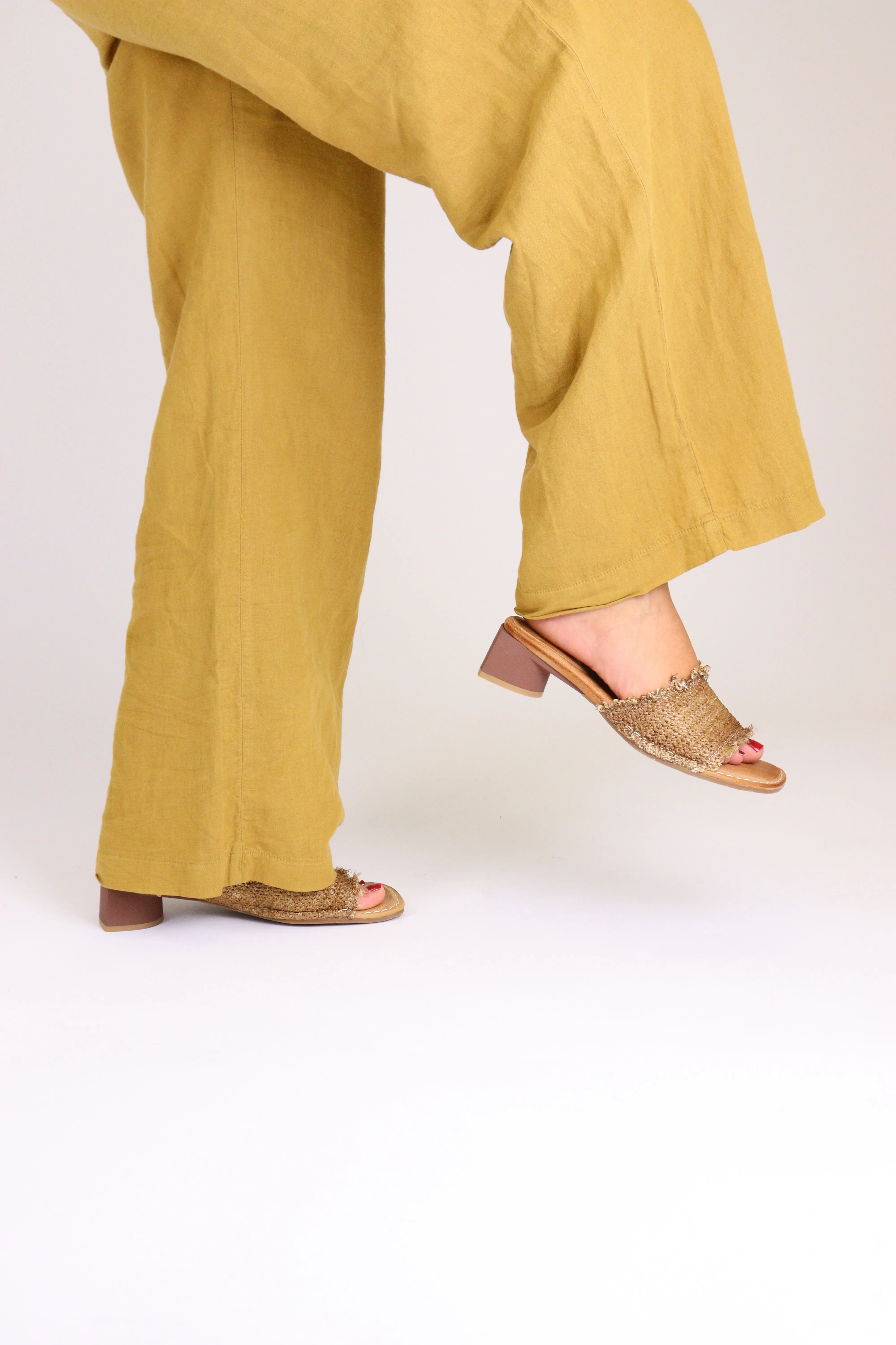 Clover Taupe Rafia
