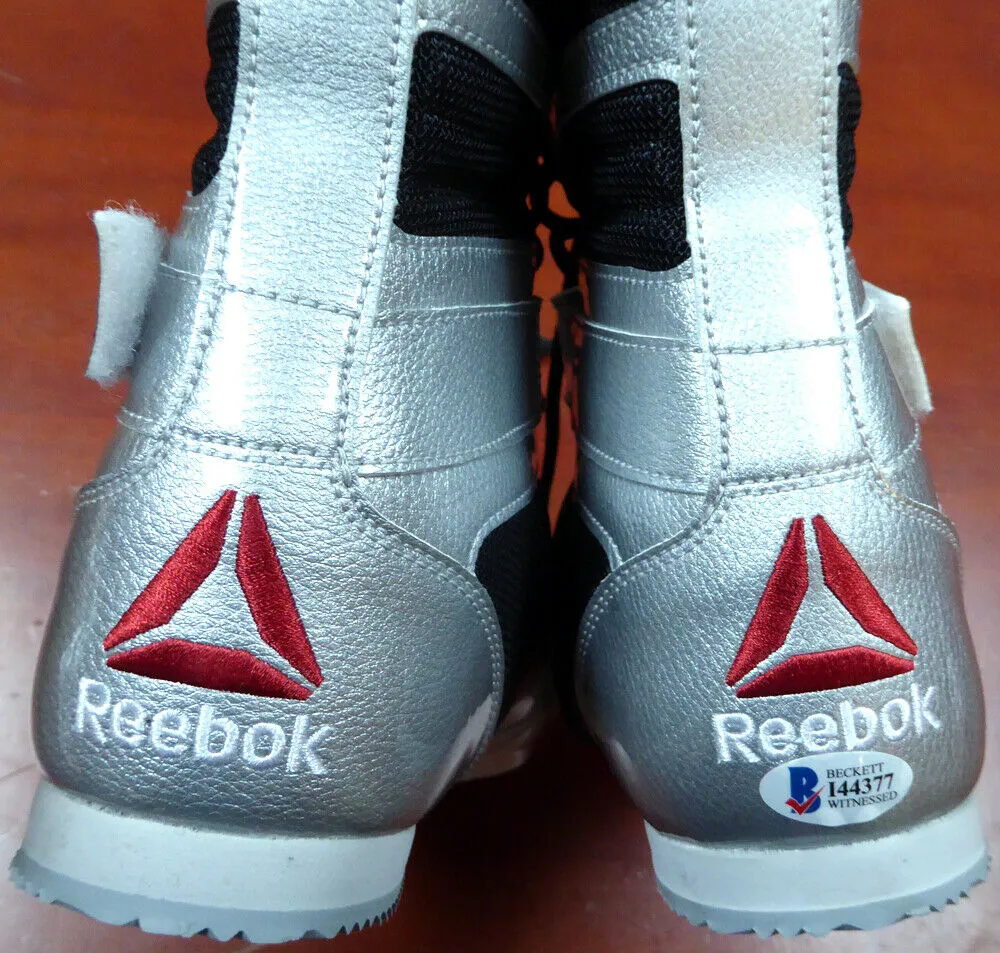 FLOYD MAYWEATHER JR. AUTOGRAPHED REEBOK SILVER BOXING SHOES BECKETT BAS 121801