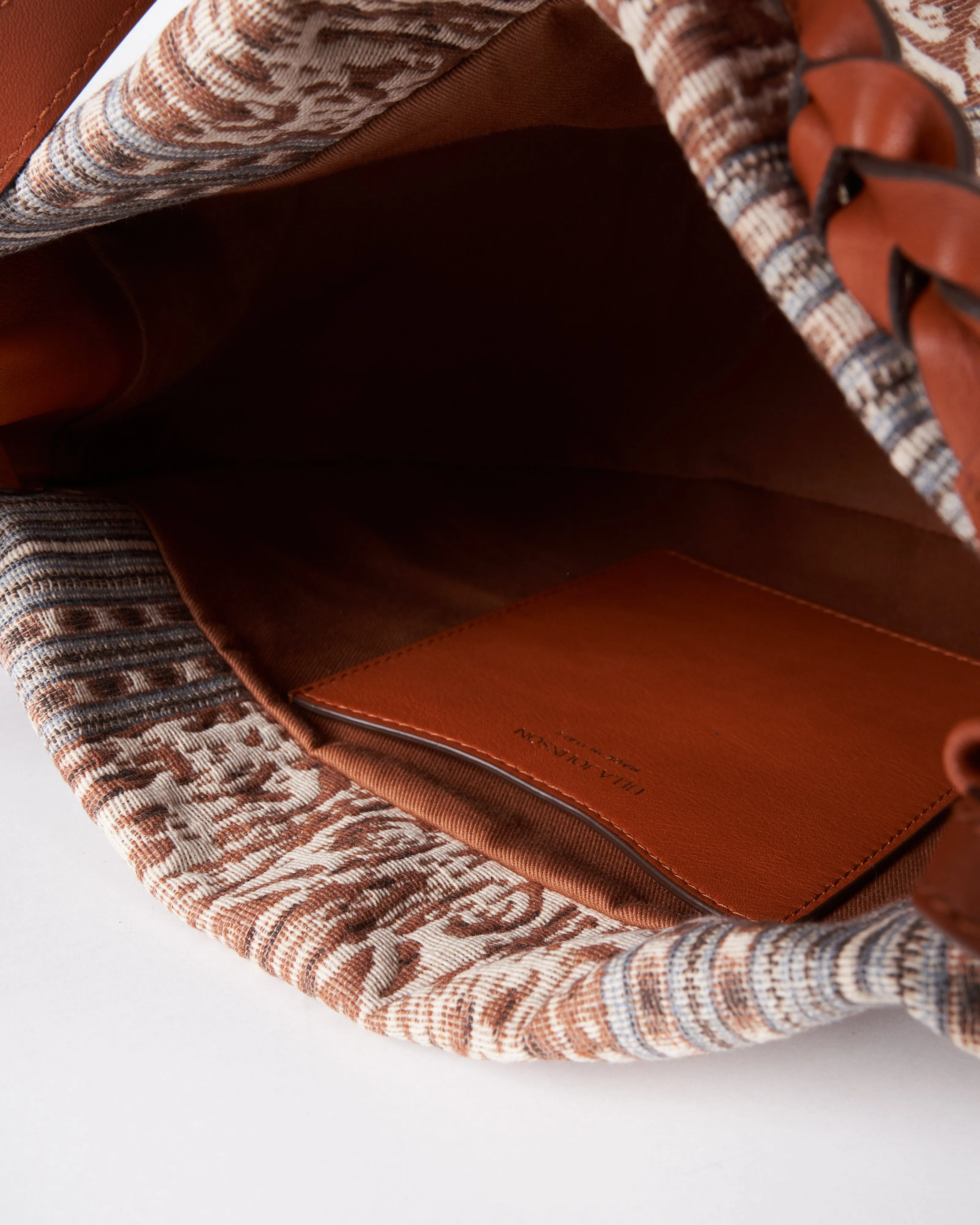hilma bucket - adobe adb