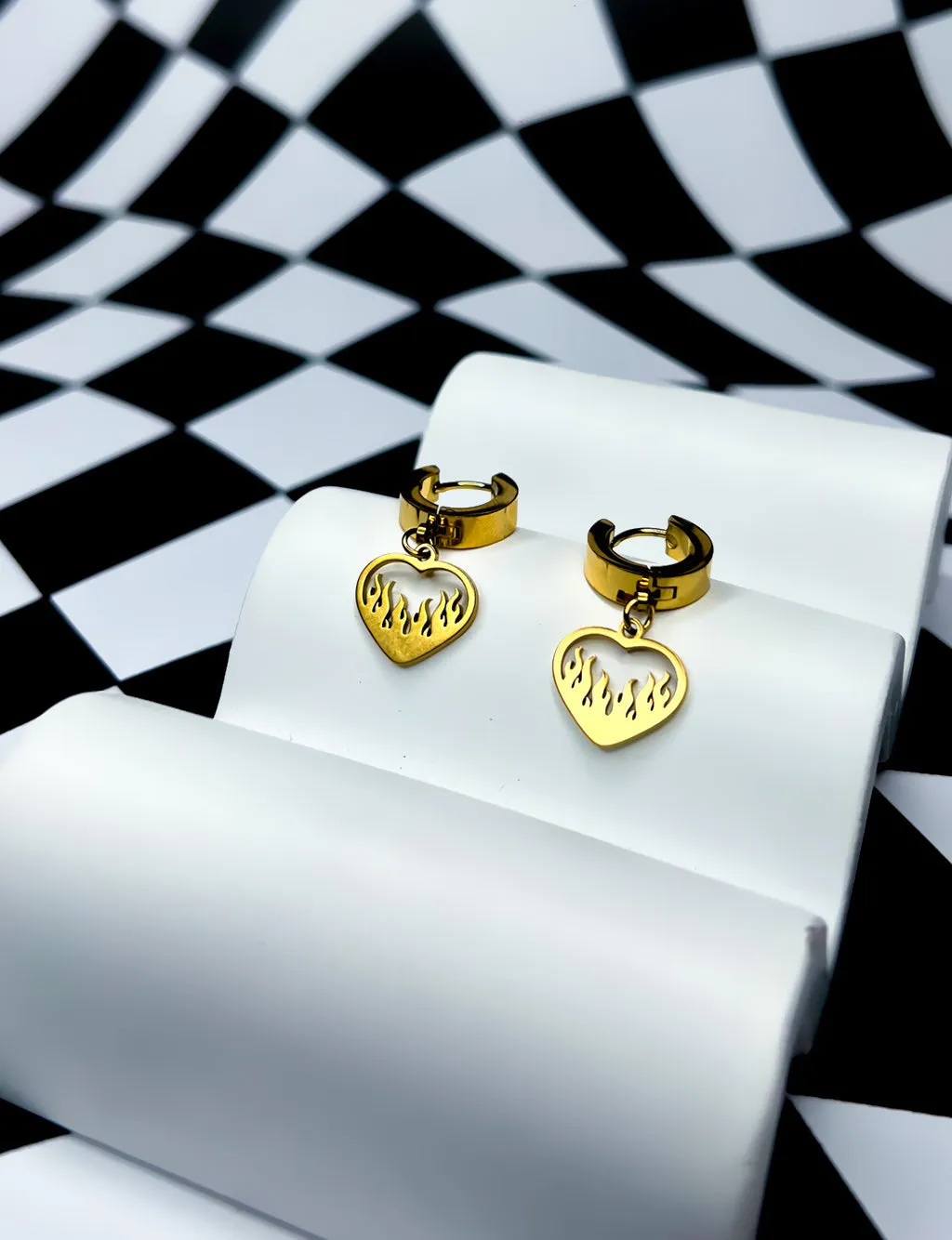 HOT HEART CLASP EARRINGS - GOLD