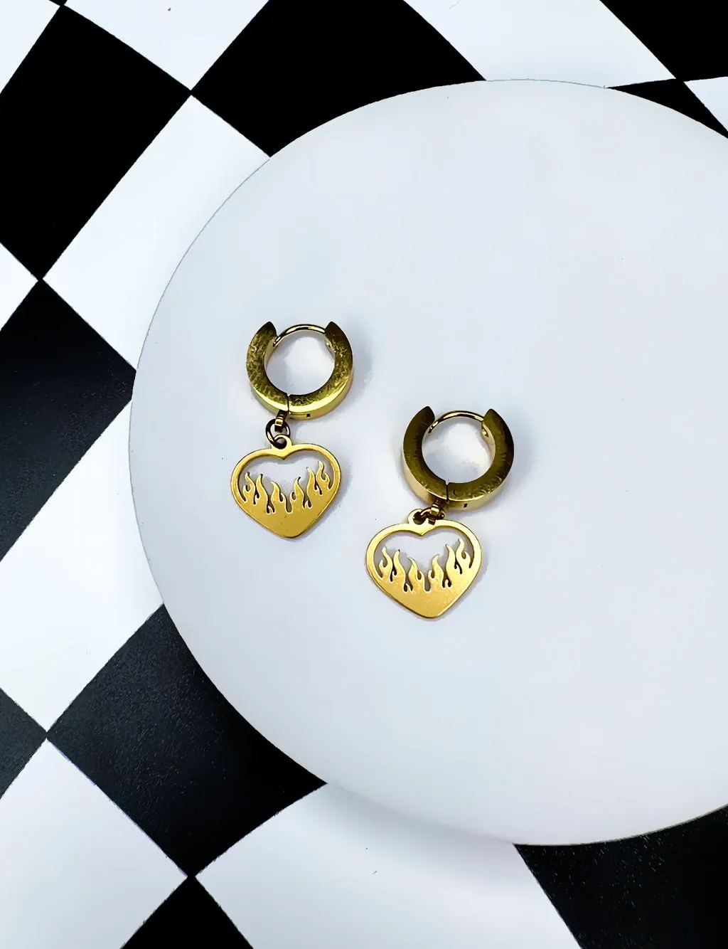 HOT HEART CLASP EARRINGS - GOLD