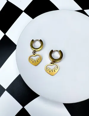 HOT HEART CLASP EARRINGS - GOLD