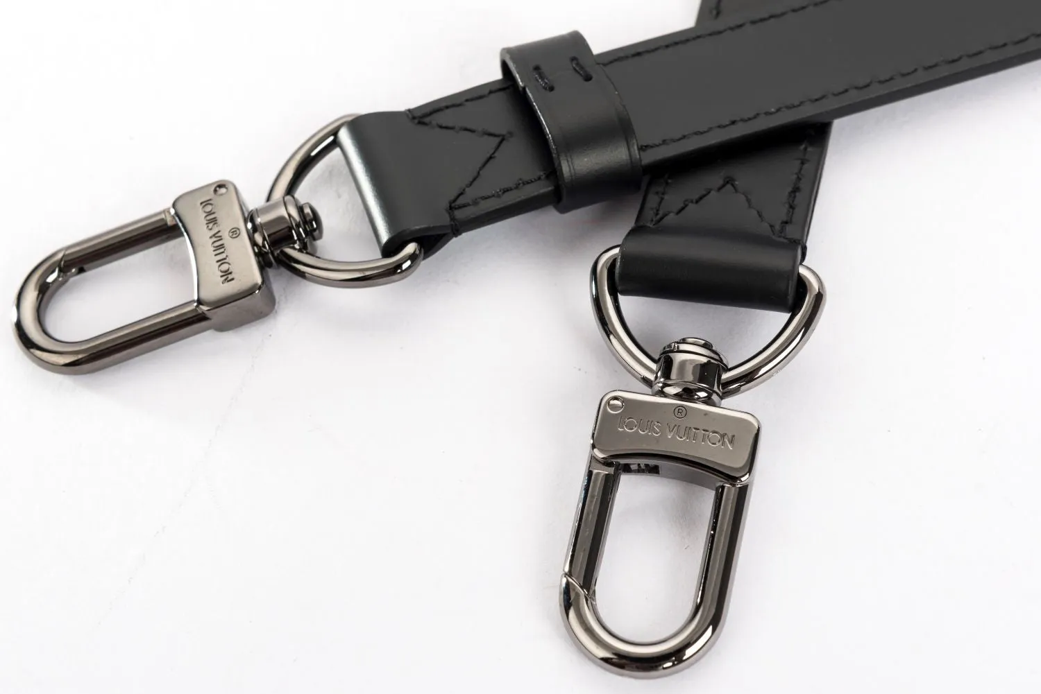 Louis Vuitton Black Leather width 25mm Adjustable Strap, Silver Hardware