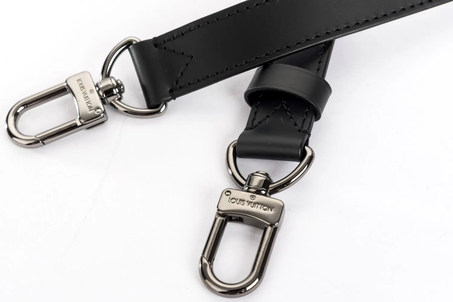 Louis Vuitton Black Leather width 25mm Adjustable Strap, Silver Hardware