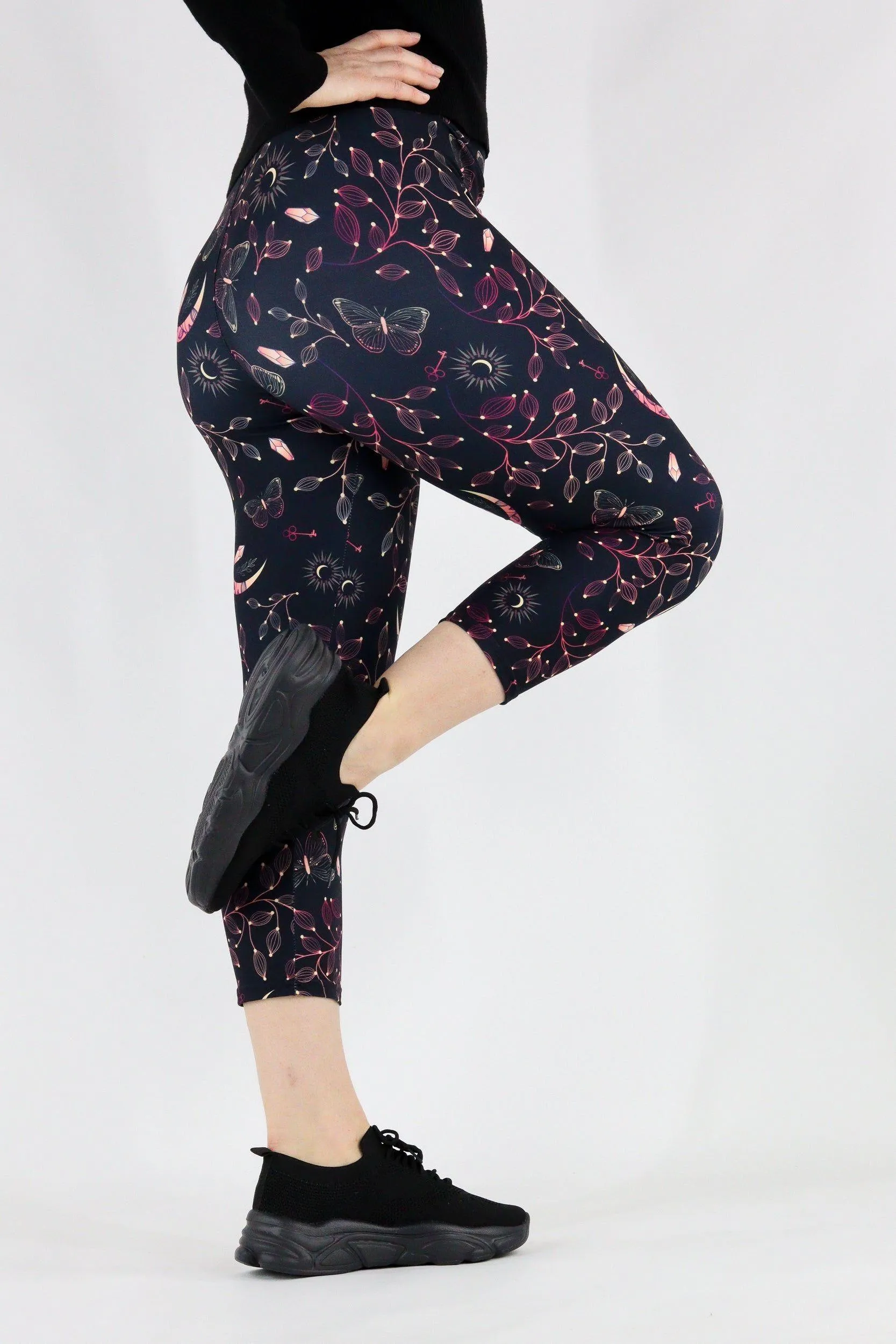 Mystical Fortunes - Casual Capri Leggings