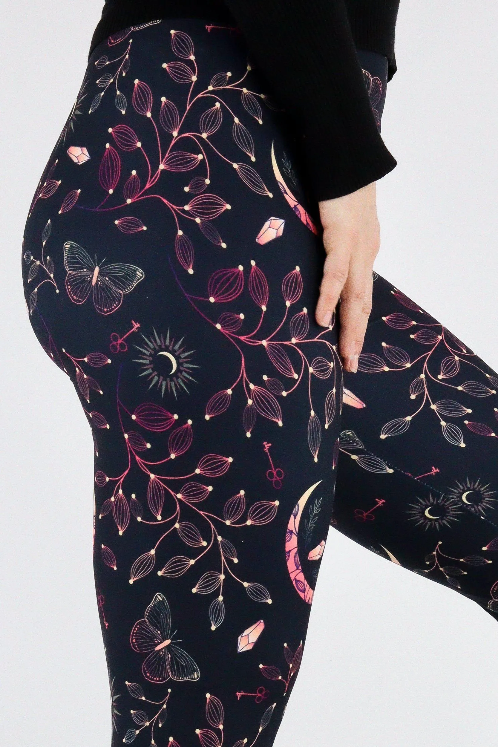Mystical Fortunes - Casual Capri Leggings