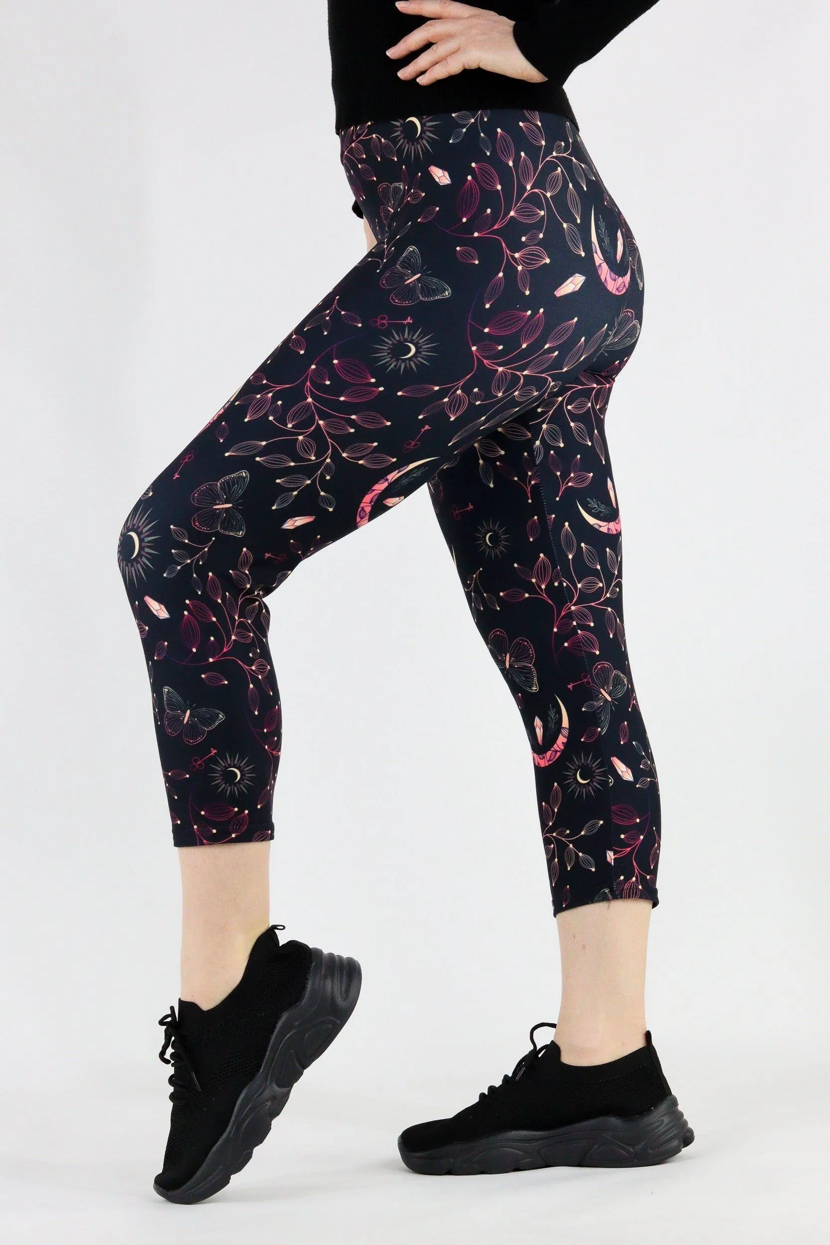 Mystical Fortunes - Casual Capri Leggings