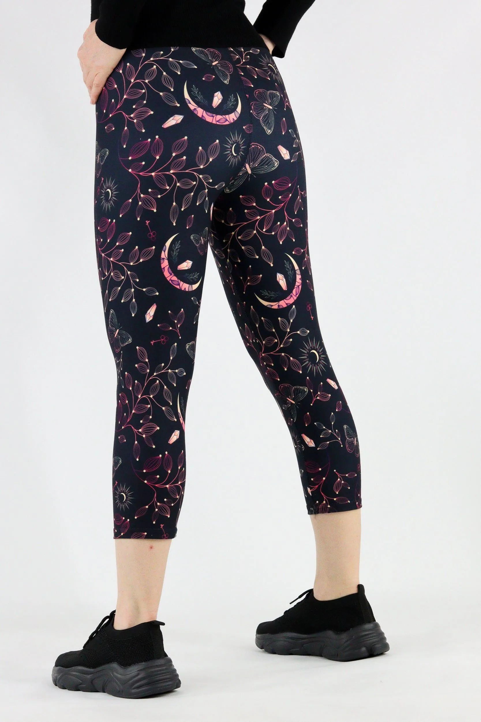 Mystical Fortunes - Casual Capri Leggings