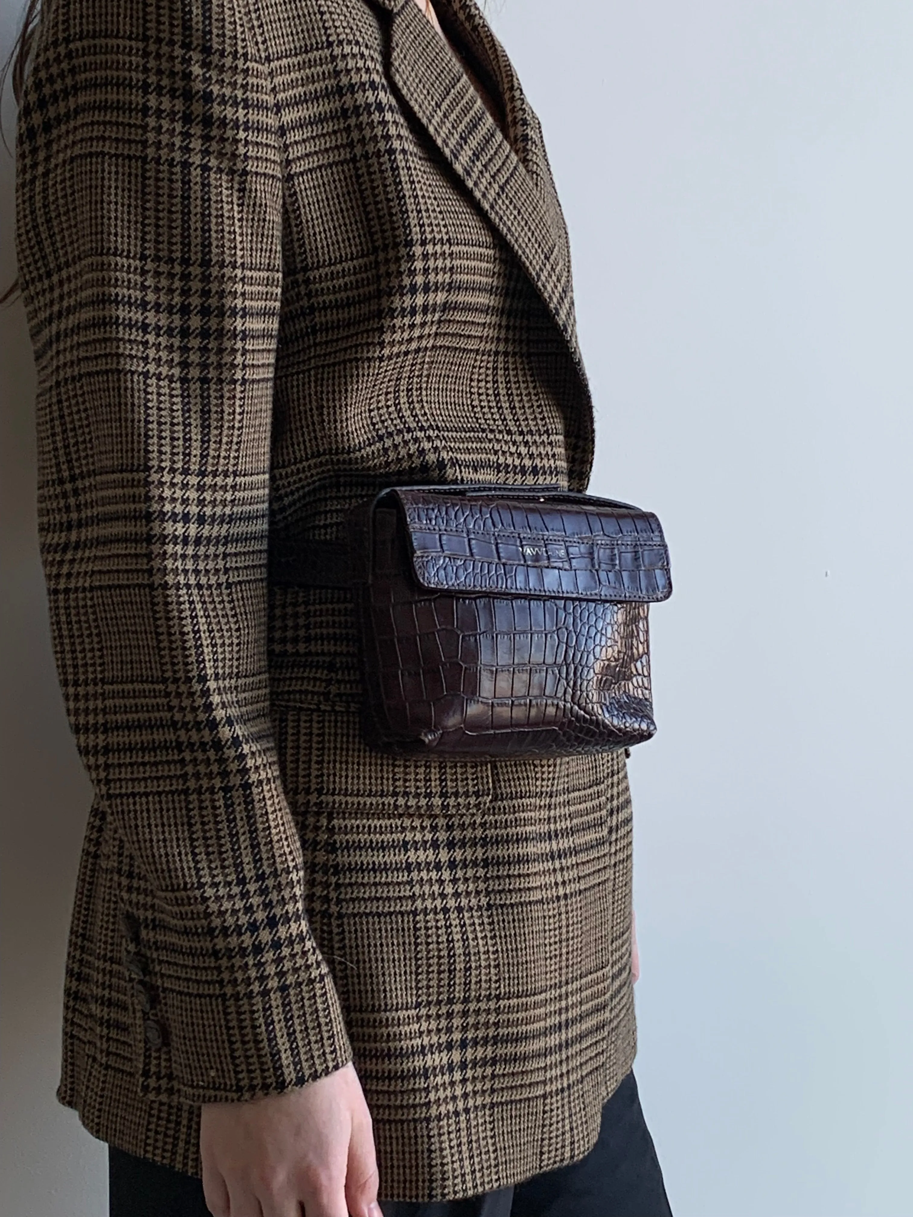 vavvoune brown belt bag