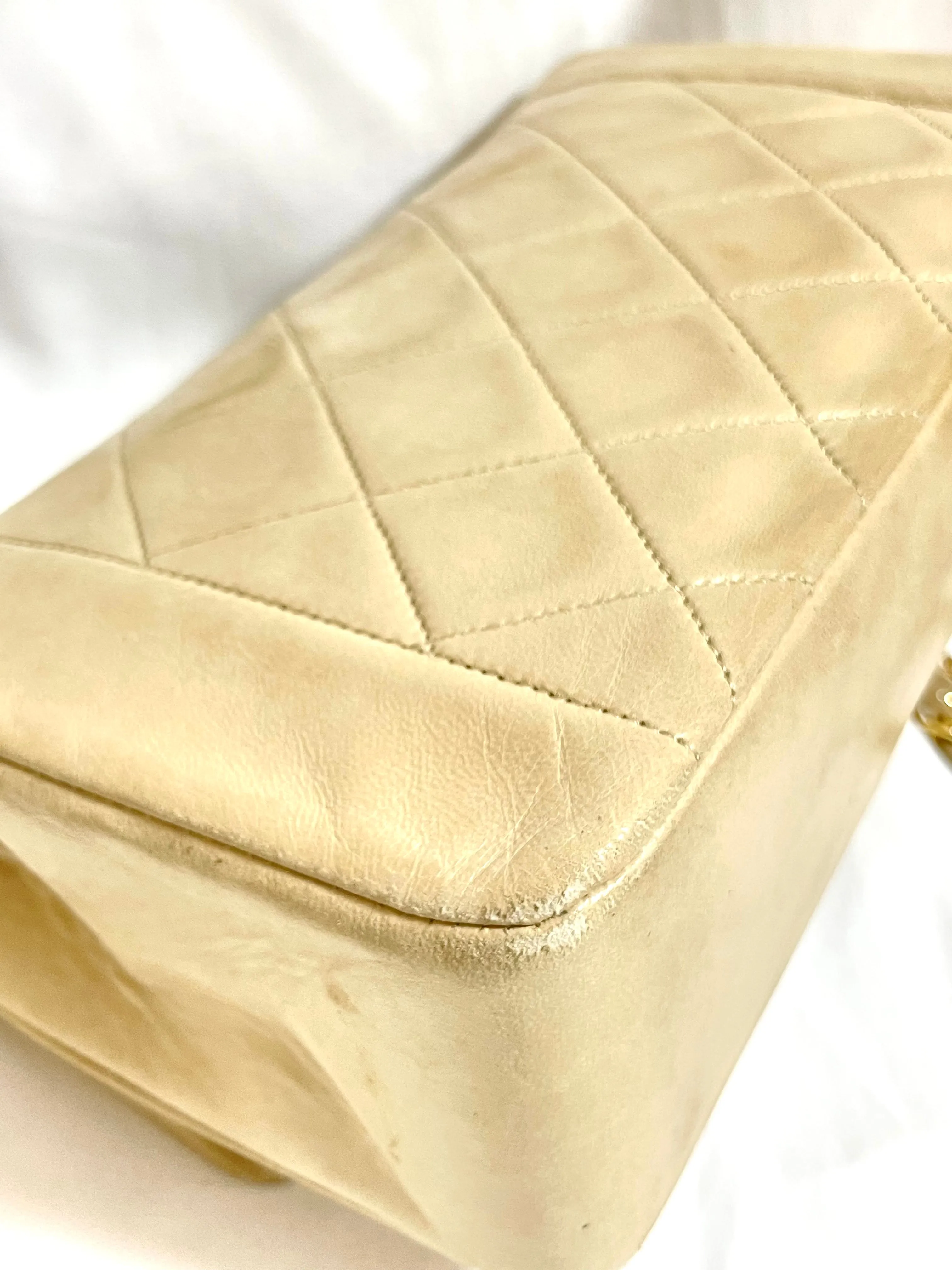 Vintage CHANEL beige lambskin classic 2.55 flap chain shoulder bag, Diana bag with gold tone CC closure. Must have daily use purse. 050310ra