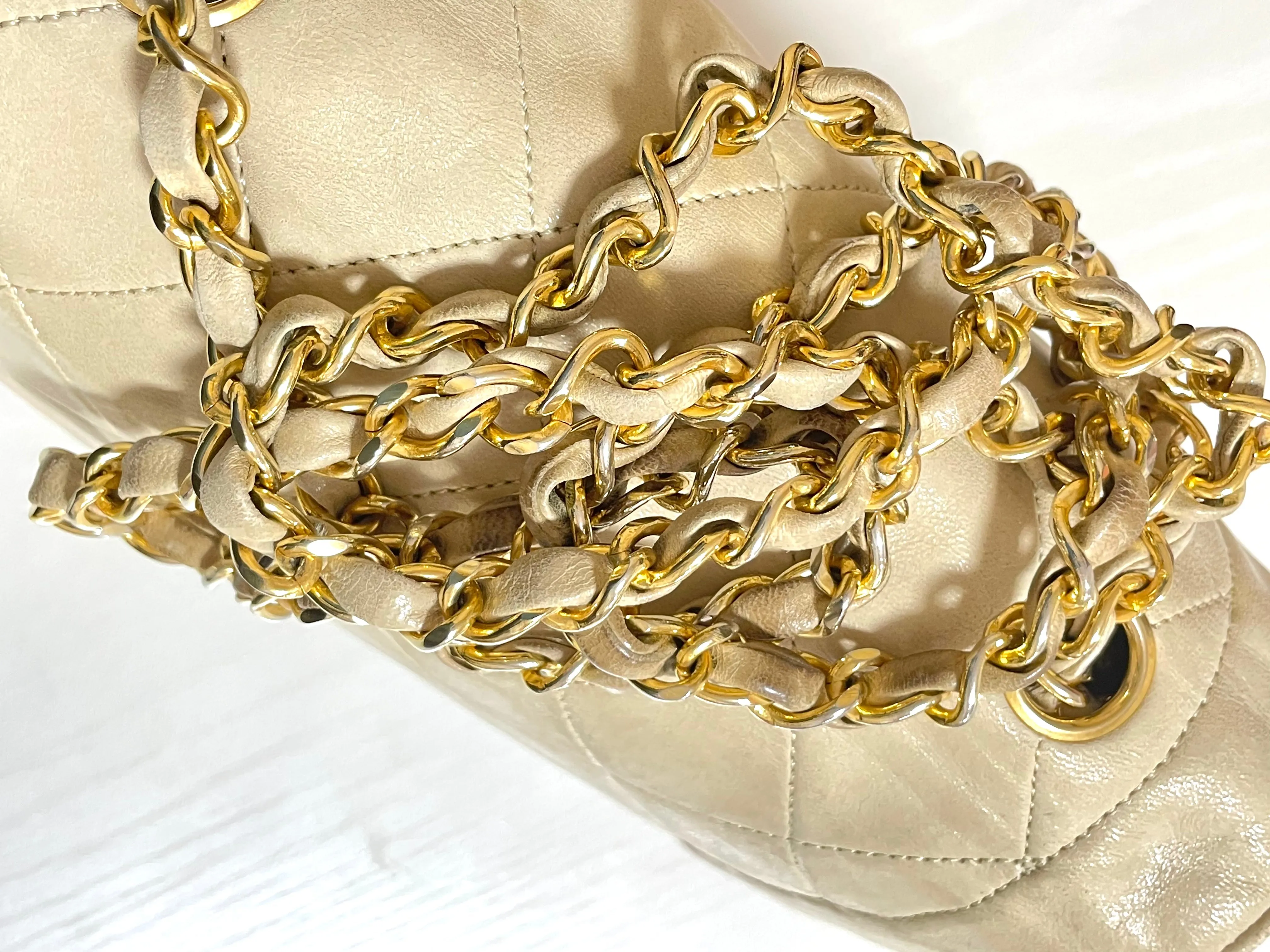 Vintage CHANEL beige lambskin classic 2.55 flap chain shoulder bag, Diana bag with gold tone CC closure. Must have daily use purse. 050310ra