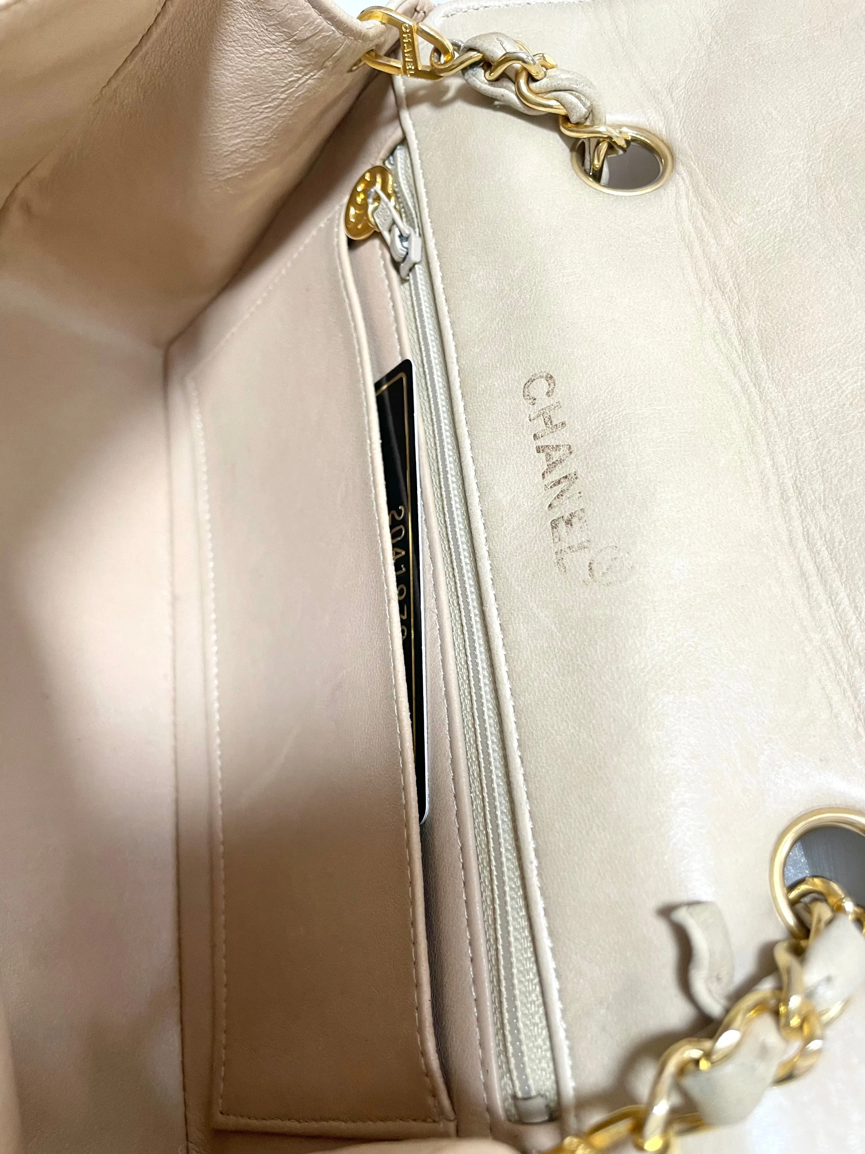 Vintage CHANEL beige lambskin classic 2.55 flap chain shoulder bag, Diana bag with gold tone CC closure. Must have daily use purse. 050310ra