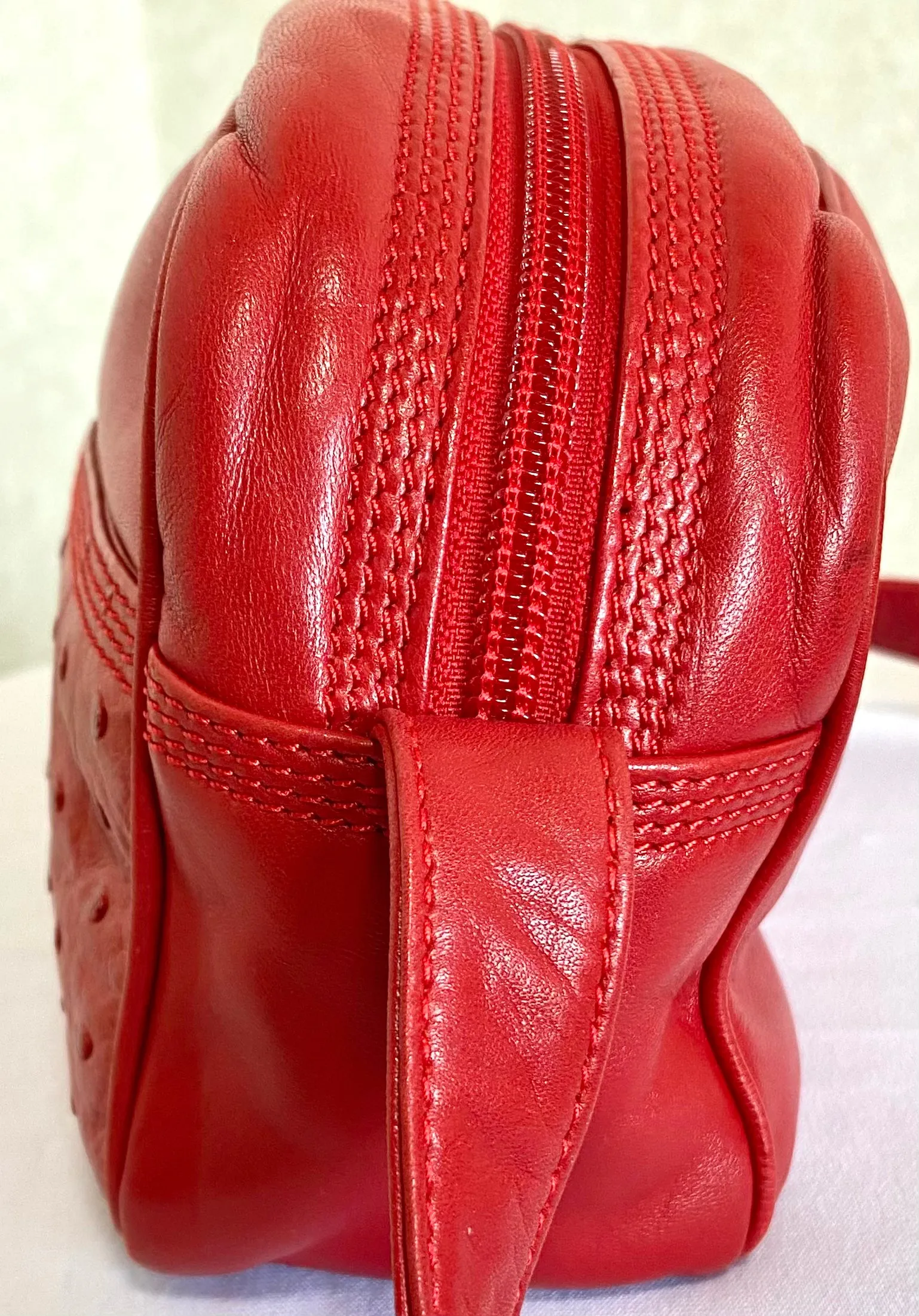 Vintage LOEWE red genuine ostrich and nappa leather bag style shoulder bag with metal logo motif. Rare masterpiece. 050531yc2