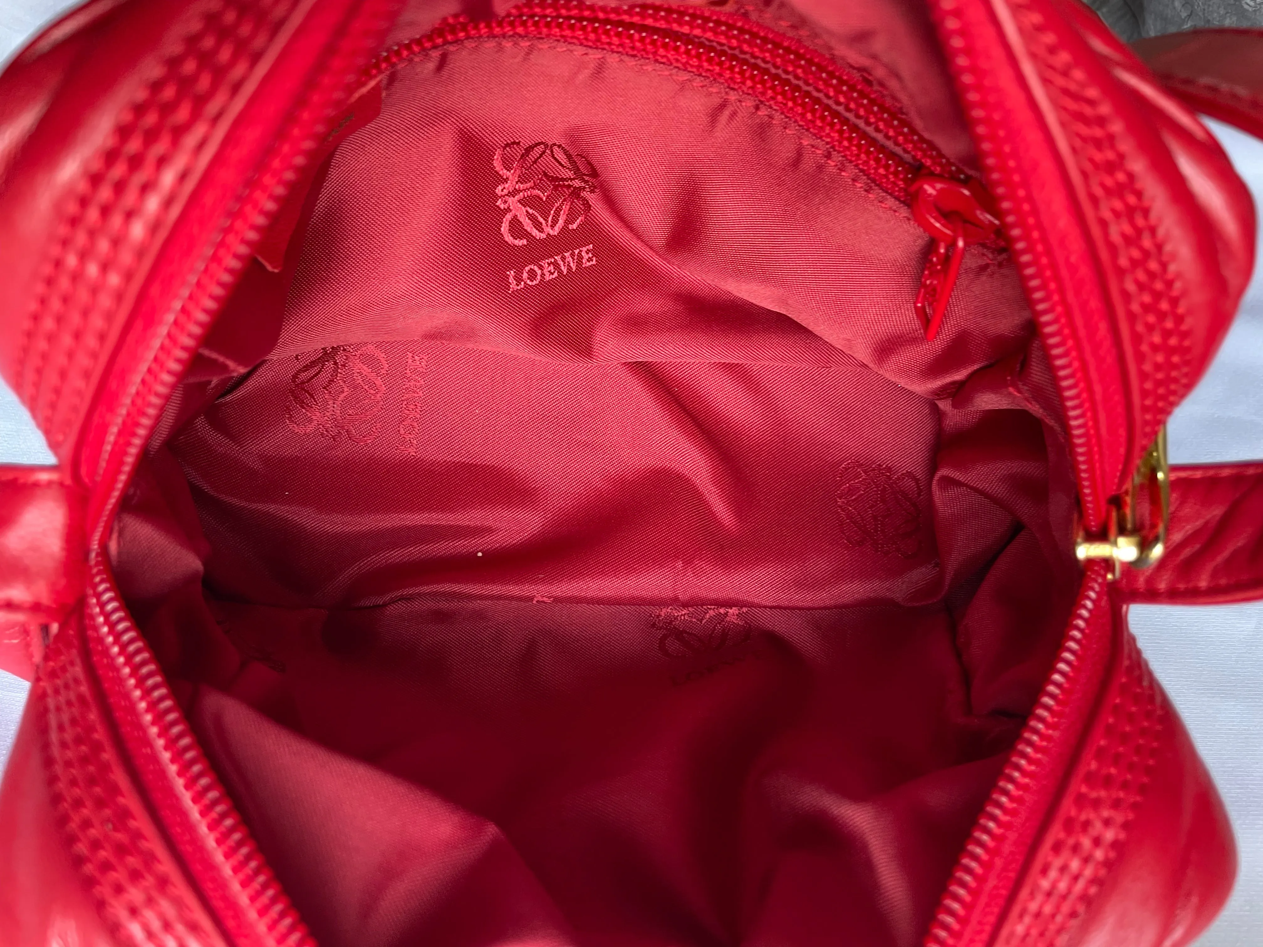Vintage LOEWE red genuine ostrich and nappa leather bag style shoulder bag with metal logo motif. Rare masterpiece. 050531yc2