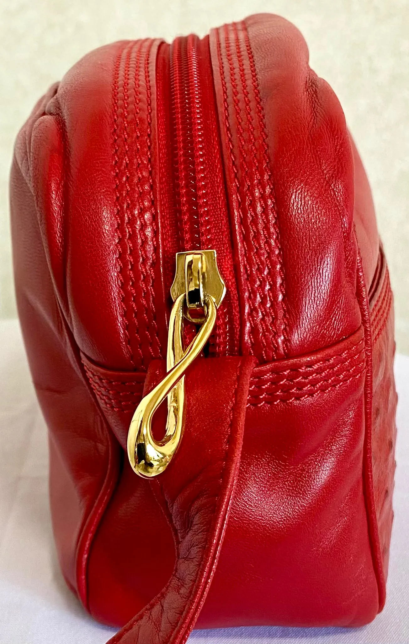Vintage LOEWE red genuine ostrich and nappa leather bag style shoulder bag with metal logo motif. Rare masterpiece. 050531yc2
