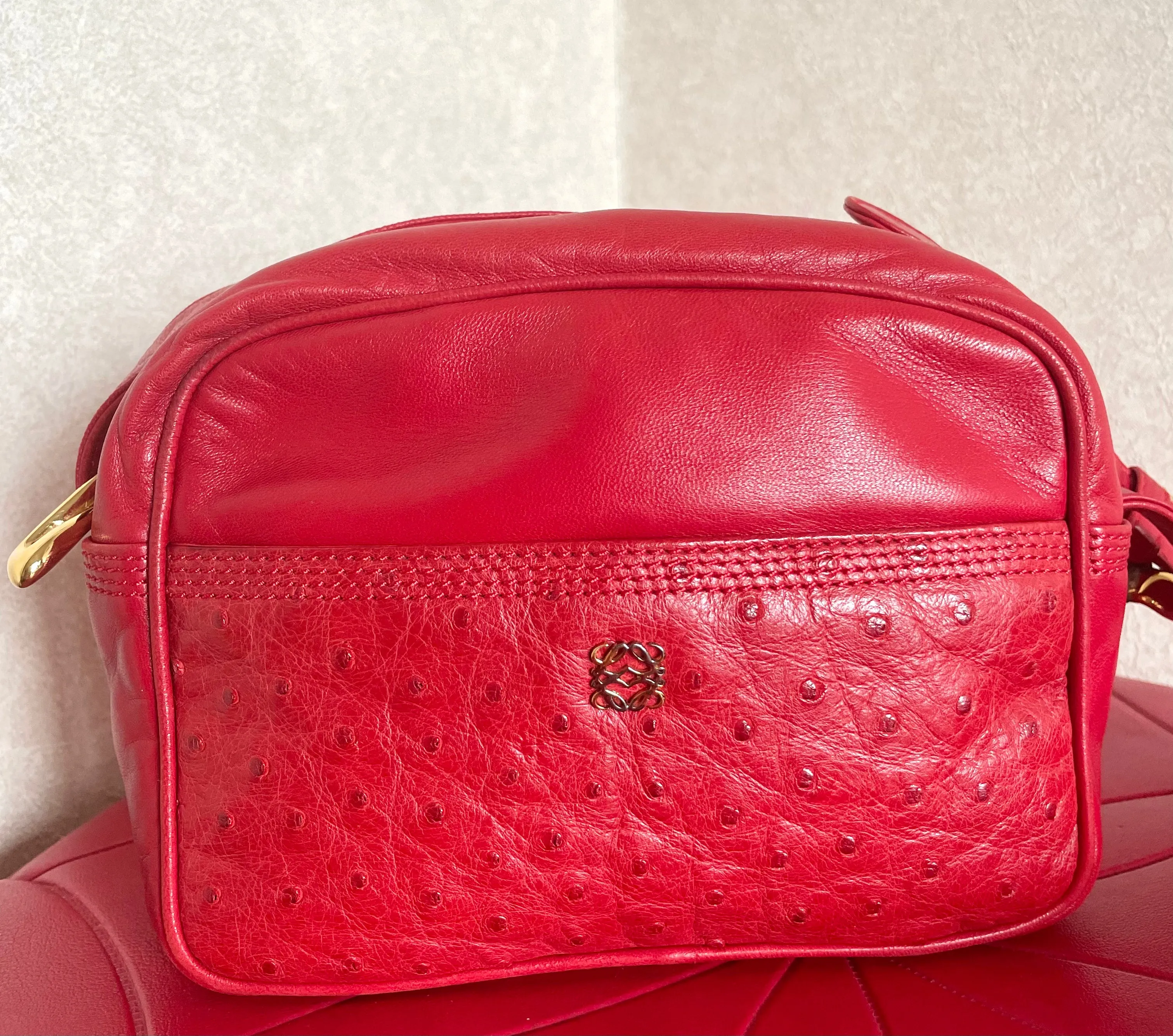 Vintage LOEWE red genuine ostrich and nappa leather bag style shoulder bag with metal logo motif. Rare masterpiece. 050531yc2