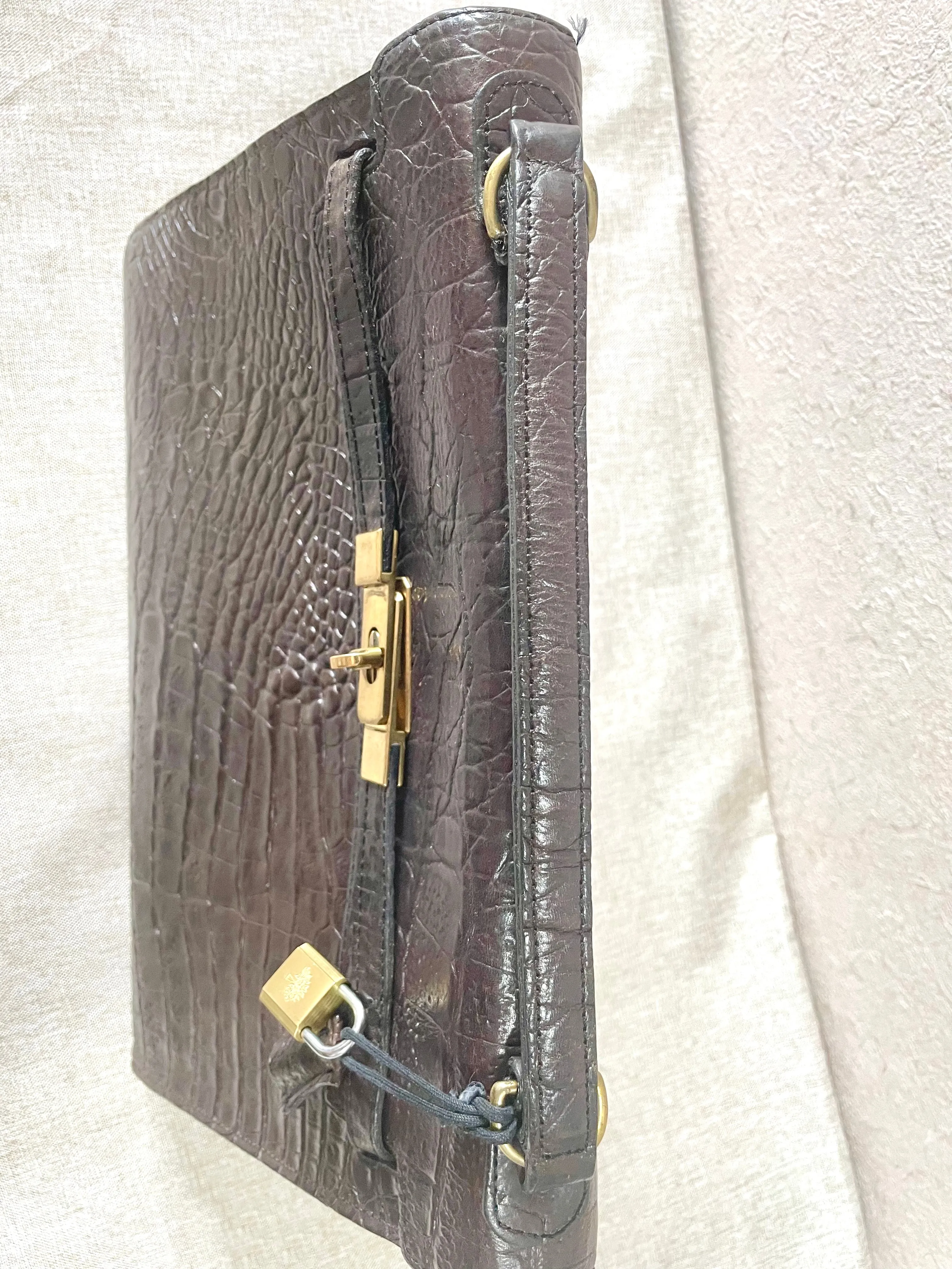Vintage Mulberry darkbrown croc embossed leather Kelly bag with shoulder strap. Roger Saul era. Rare masterpiece. 070220yf