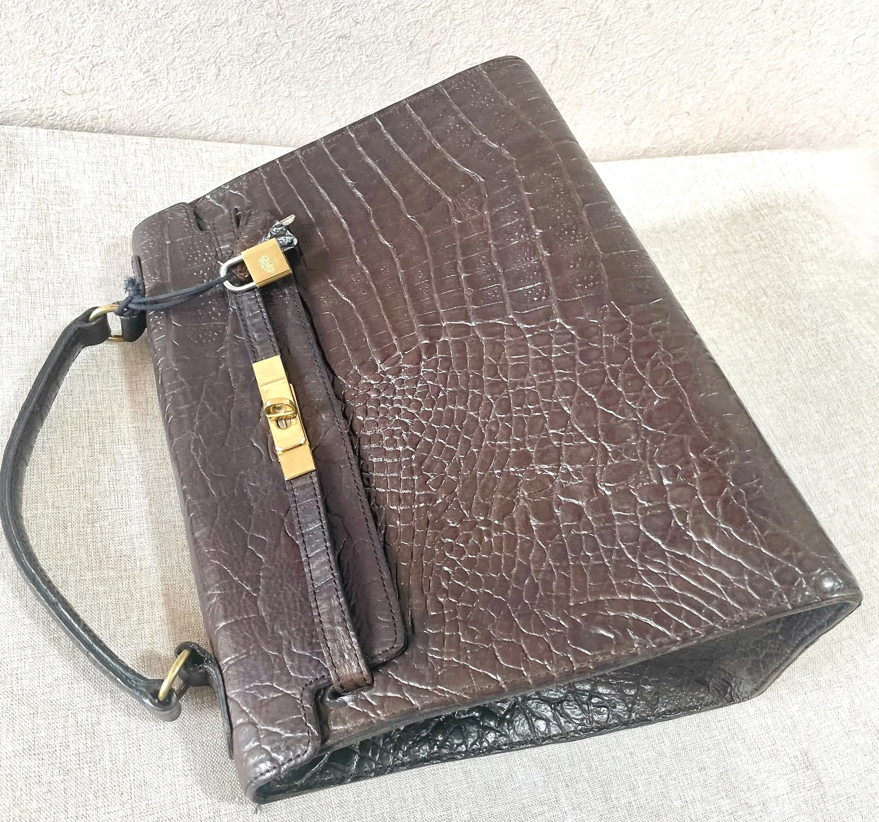 Vintage Mulberry darkbrown croc embossed leather Kelly bag with shoulder strap. Roger Saul era. Rare masterpiece. 070220yf