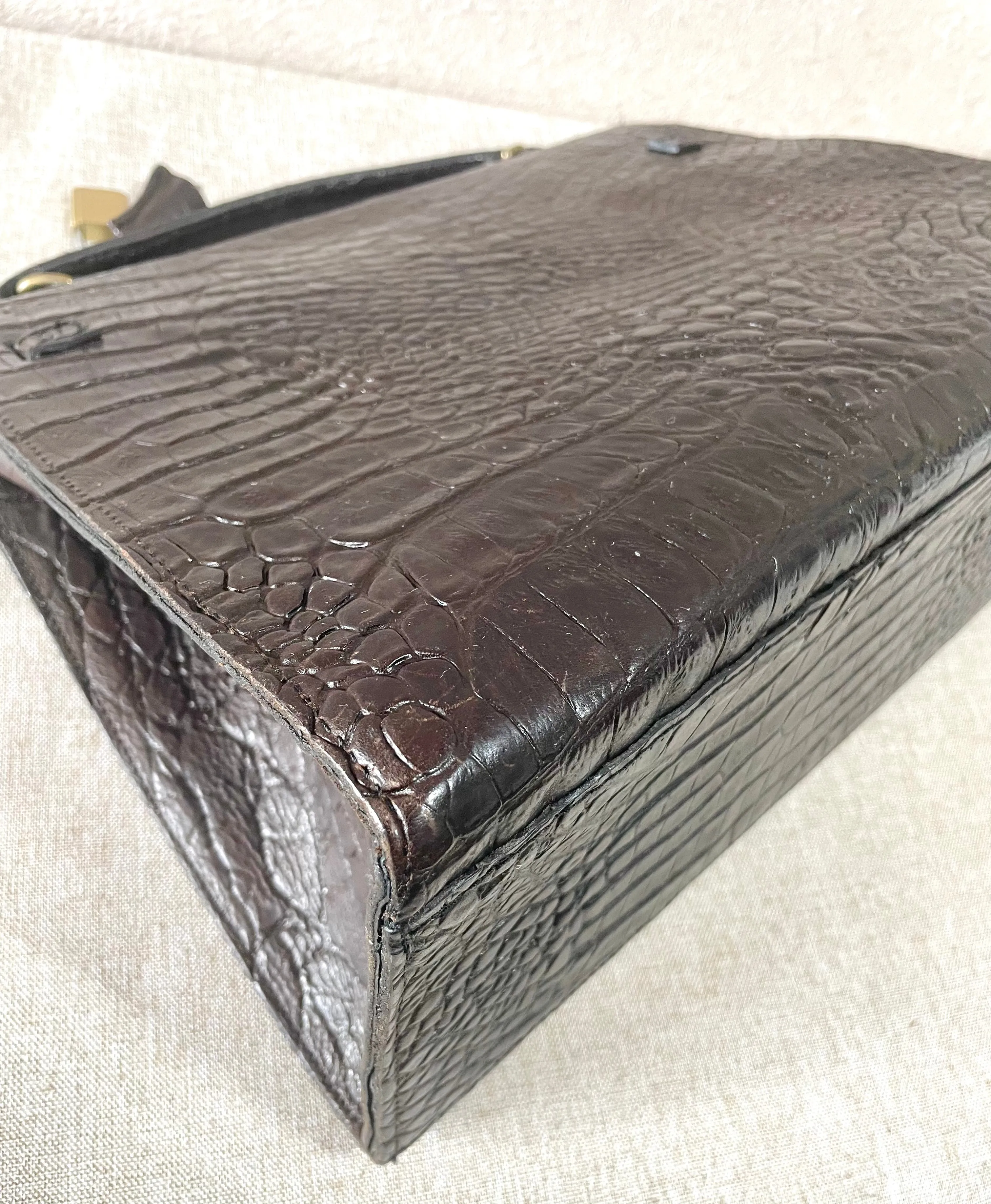 Vintage Mulberry darkbrown croc embossed leather Kelly bag with shoulder strap. Roger Saul era. Rare masterpiece. 070220yf