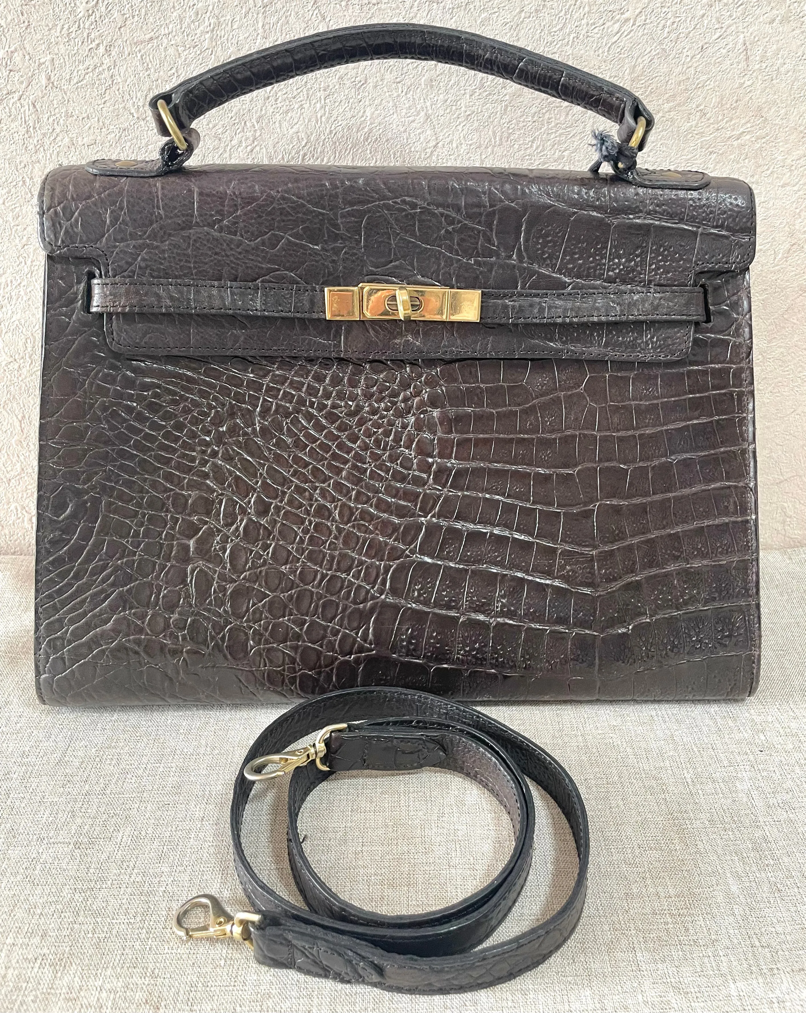 Vintage Mulberry darkbrown croc embossed leather Kelly bag with shoulder strap. Roger Saul era. Rare masterpiece. 070220yf