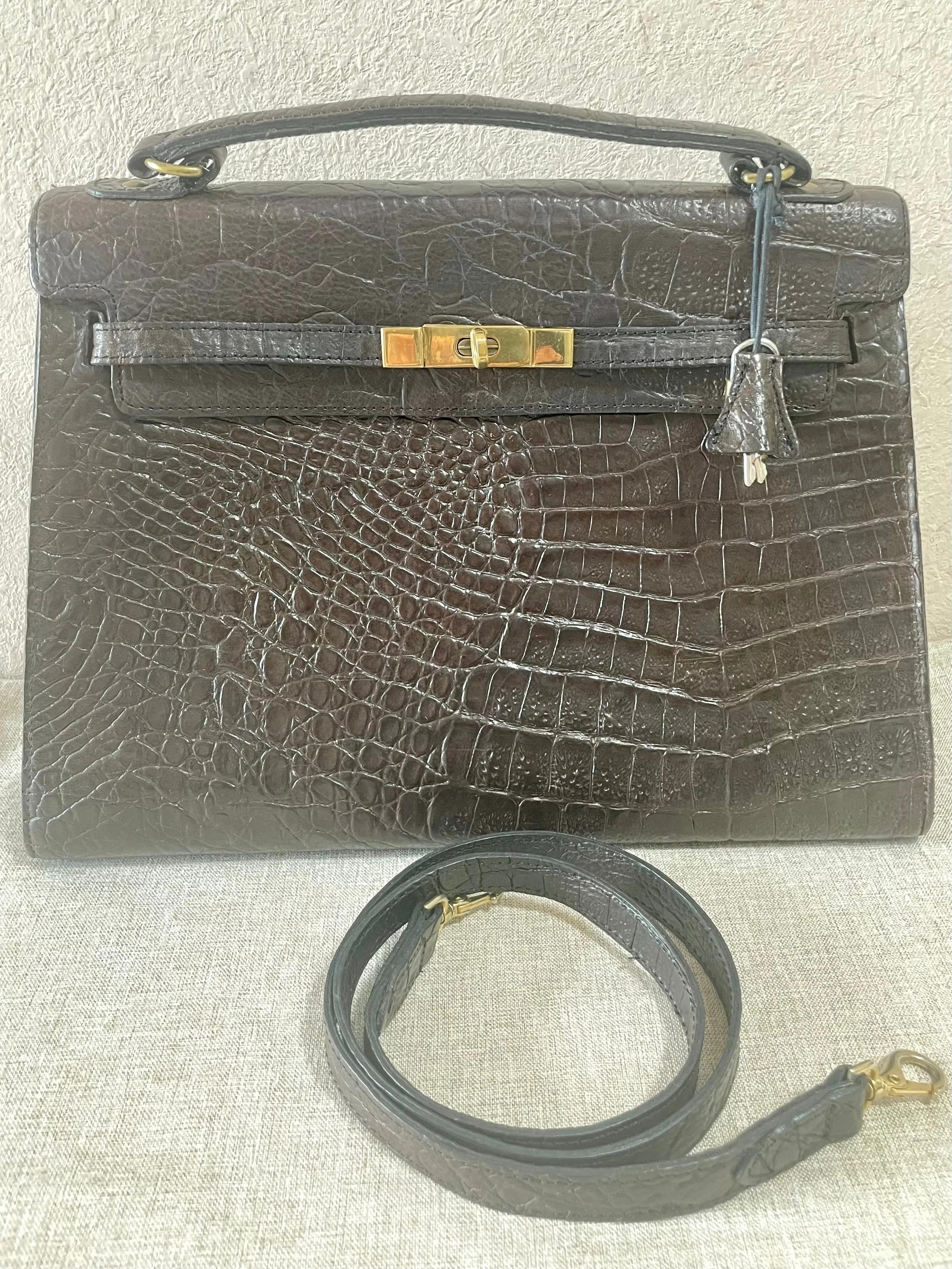 Vintage Mulberry darkbrown croc embossed leather Kelly bag with shoulder strap. Roger Saul era. Rare masterpiece. 070220yf