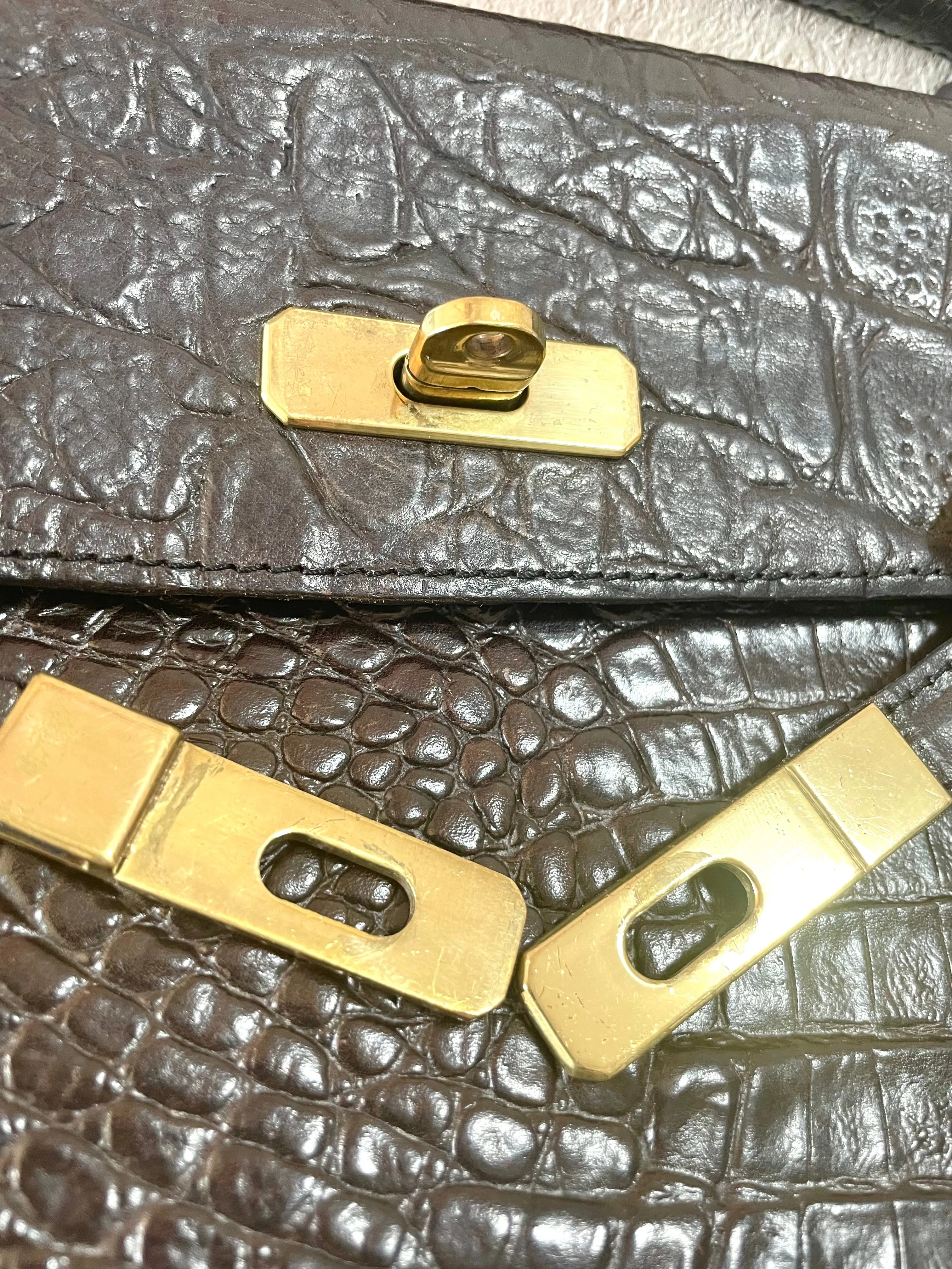 Vintage Mulberry darkbrown croc embossed leather Kelly bag with shoulder strap. Roger Saul era. Rare masterpiece. 070220yf
