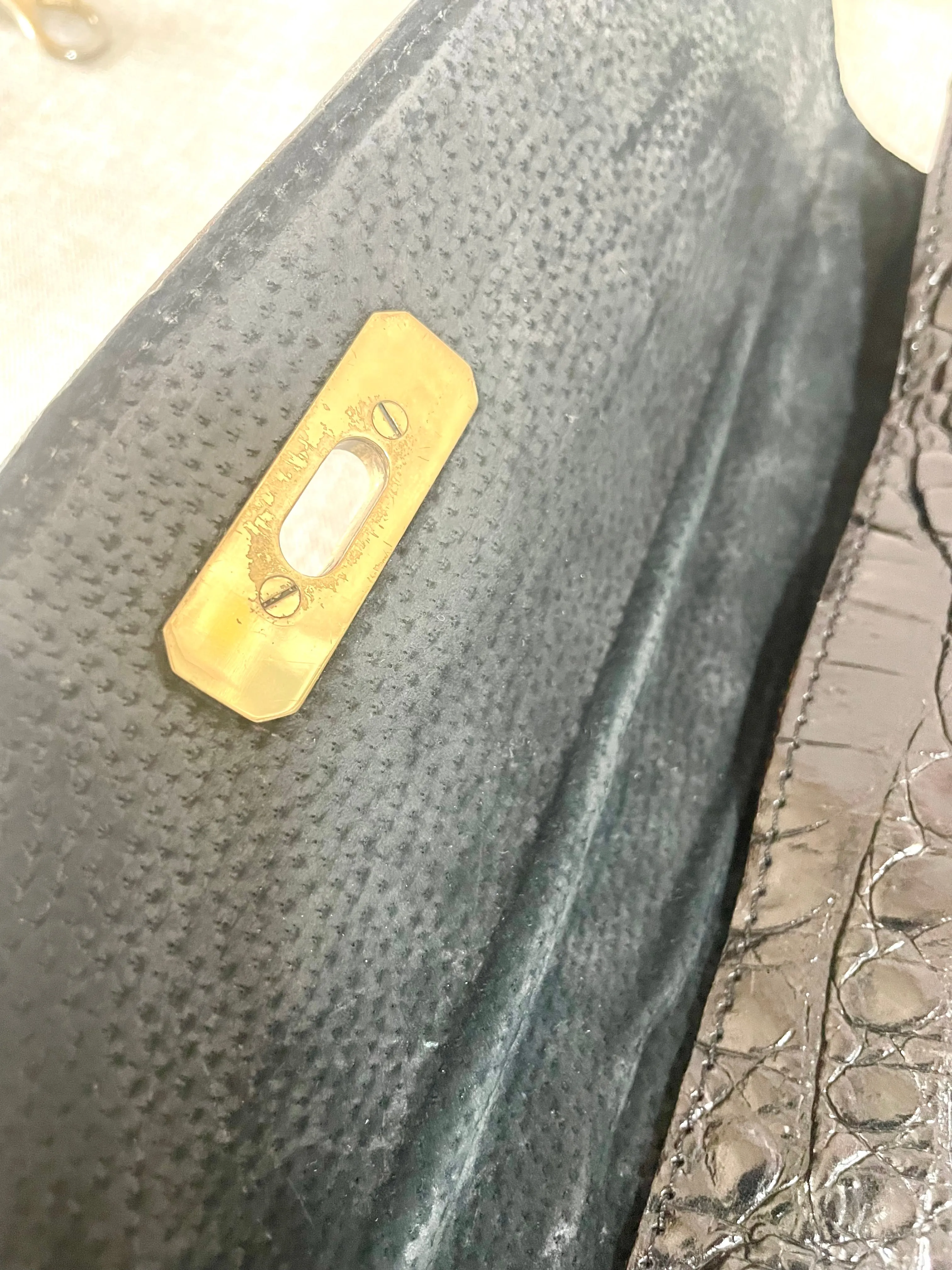 Vintage Mulberry darkbrown croc embossed leather Kelly bag with shoulder strap. Roger Saul era. Rare masterpiece. 070220yf