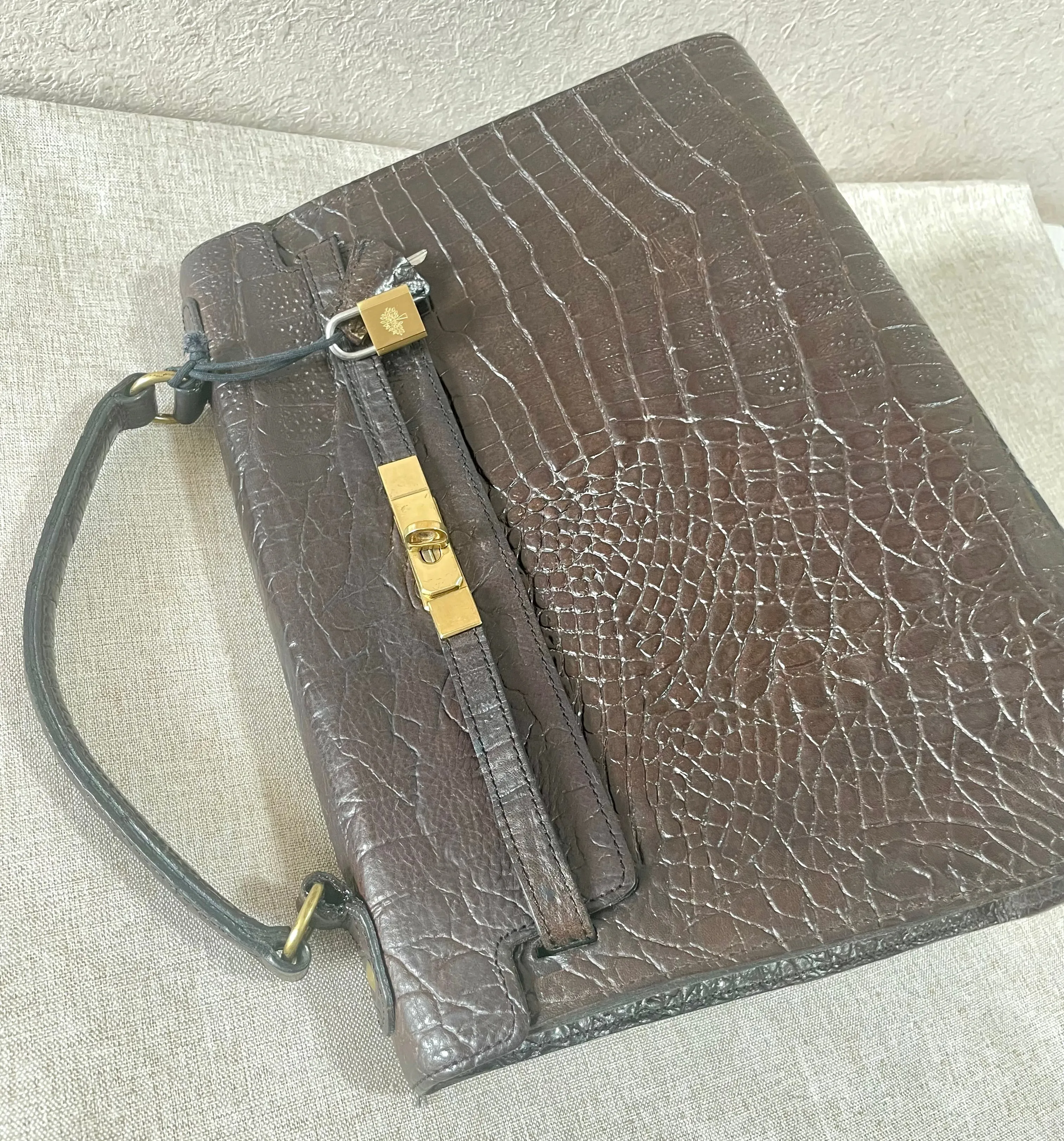 Vintage Mulberry darkbrown croc embossed leather Kelly bag with shoulder strap. Roger Saul era. Rare masterpiece. 070220yf